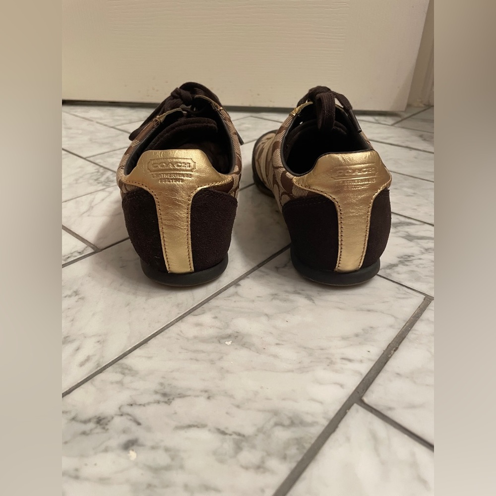 Coach Logo ‘Joss’ Style Tennis Shoes with Gold Accents, Size 6.5M, Pre-Loved - Picture 4 of 8
